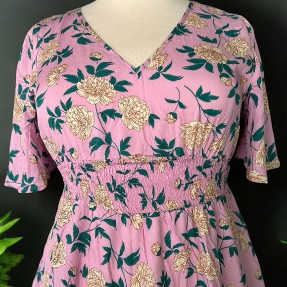 NWT! Floral V-Neck Wide Smock Elastic Waist Top Size 14-16 or 1X - Picture 4 of 8